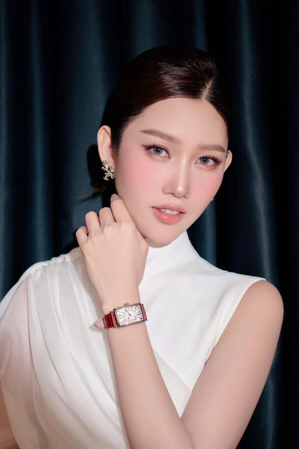 Thúy Ngân cao mét bao nhiêu để thấy cô nàng nổi bật