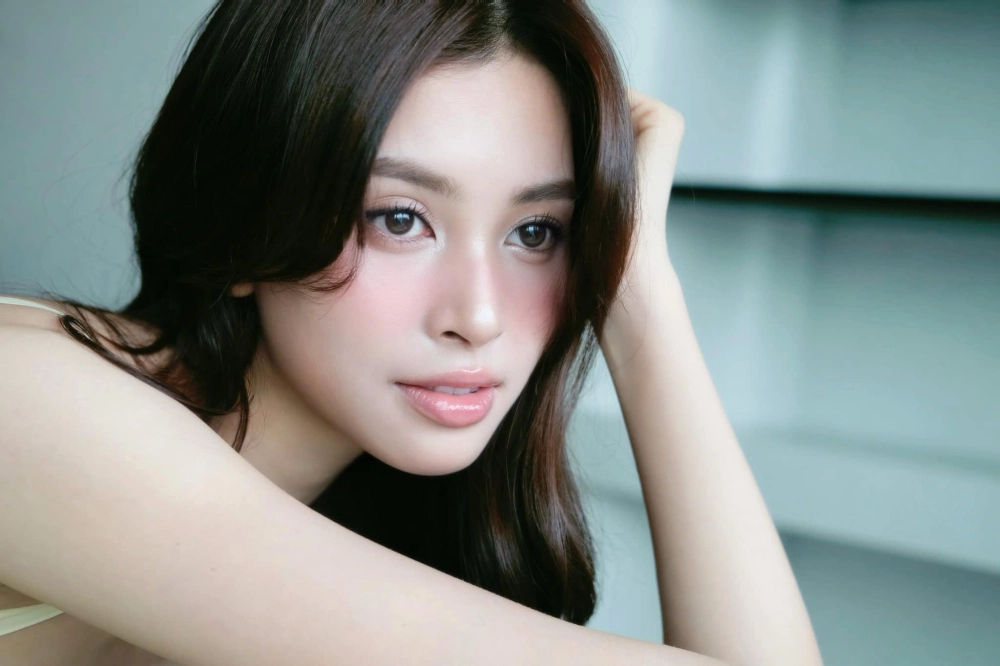 Khoảnh khắc đáng yêu khi Trần Tiểu Vy livestream cùng người hâm mộ