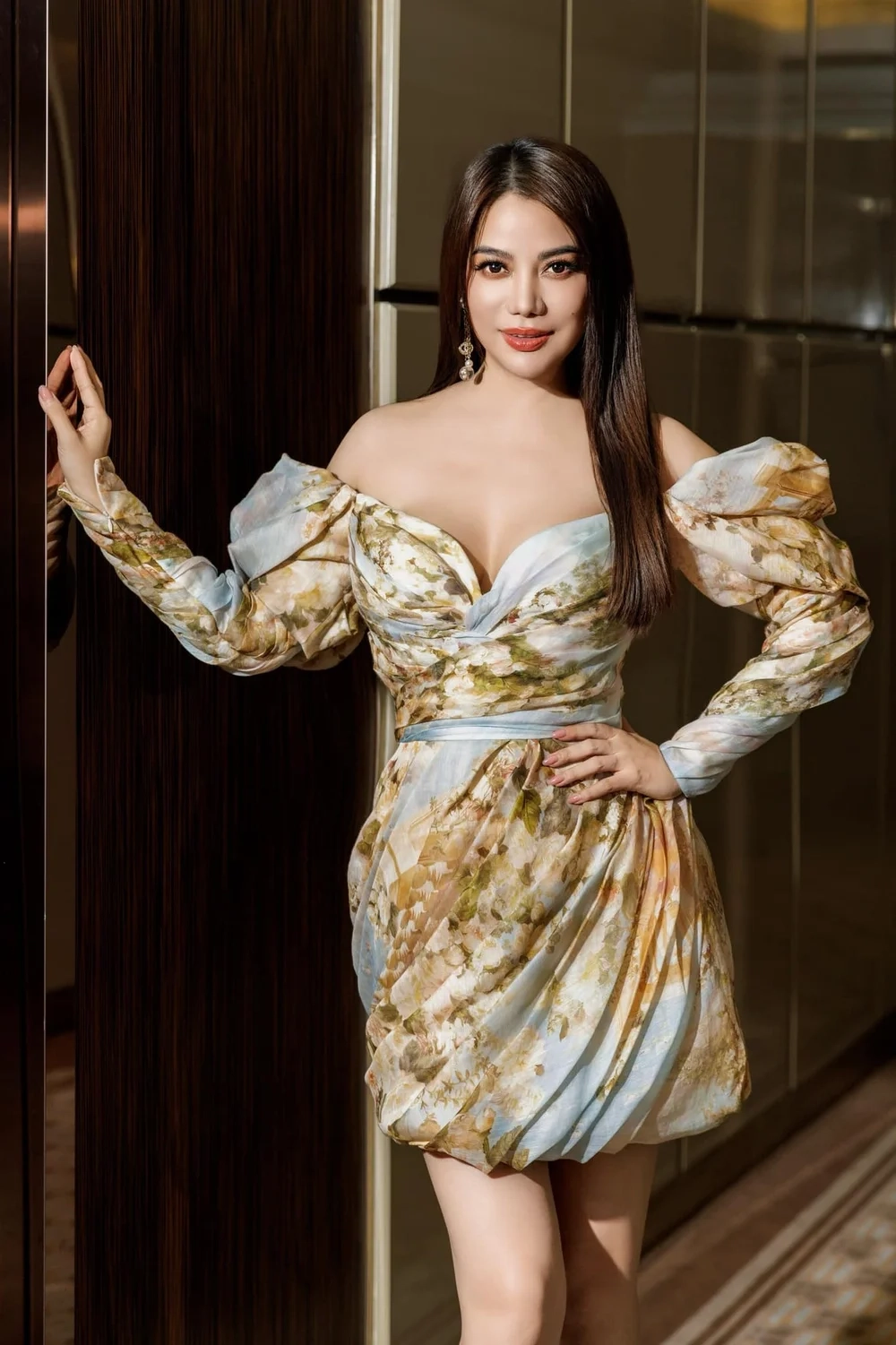 Trương Ngọc Ánh cao bao nhiêu khiến cô càng thêm nổi bật trong làng giải trí