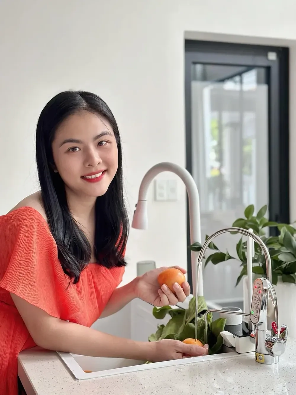 Bất ngờ với khả năng Vân Trang hát cực ngọt