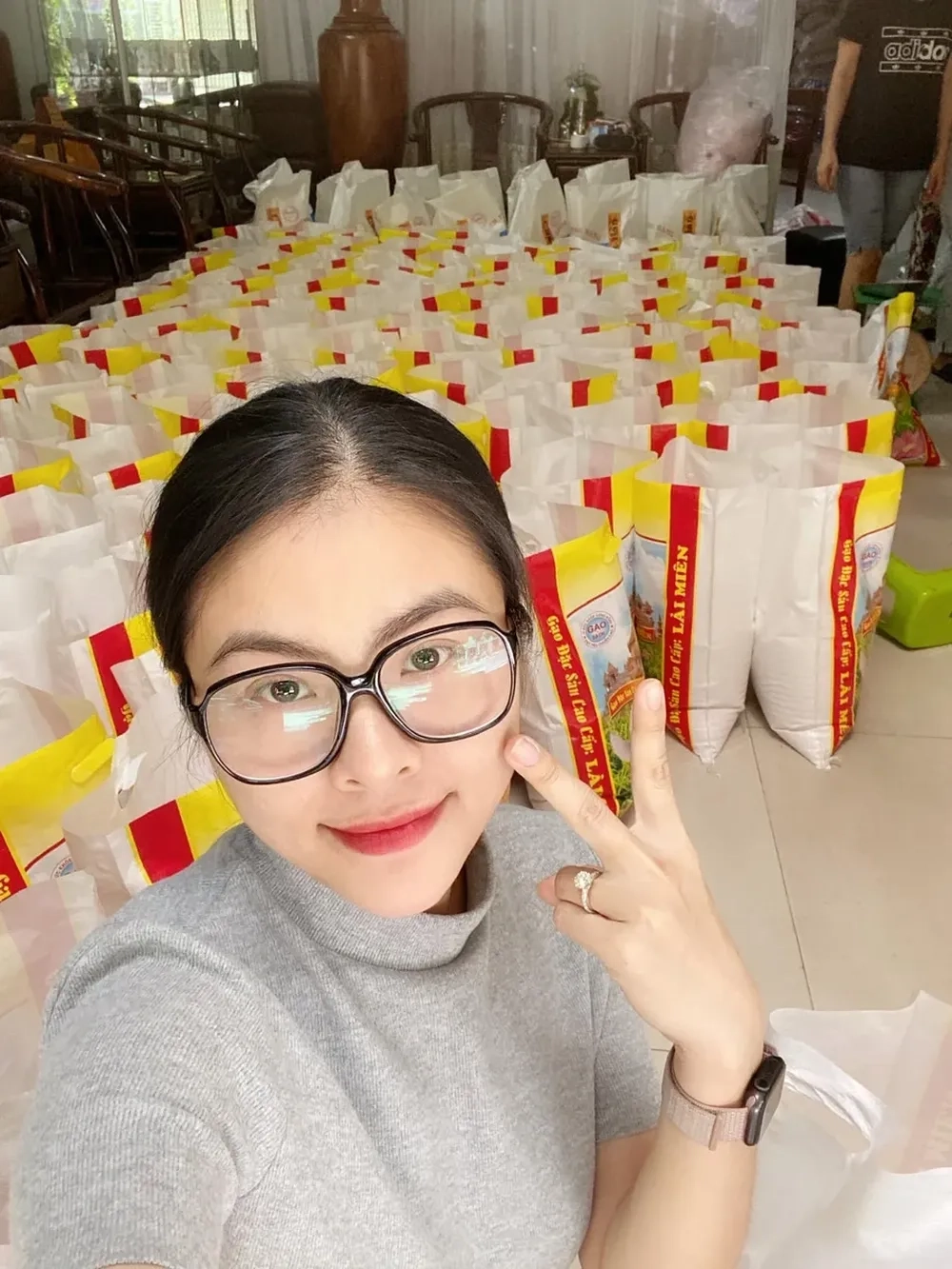 Theo dõi trang chính thức Vân Trang official