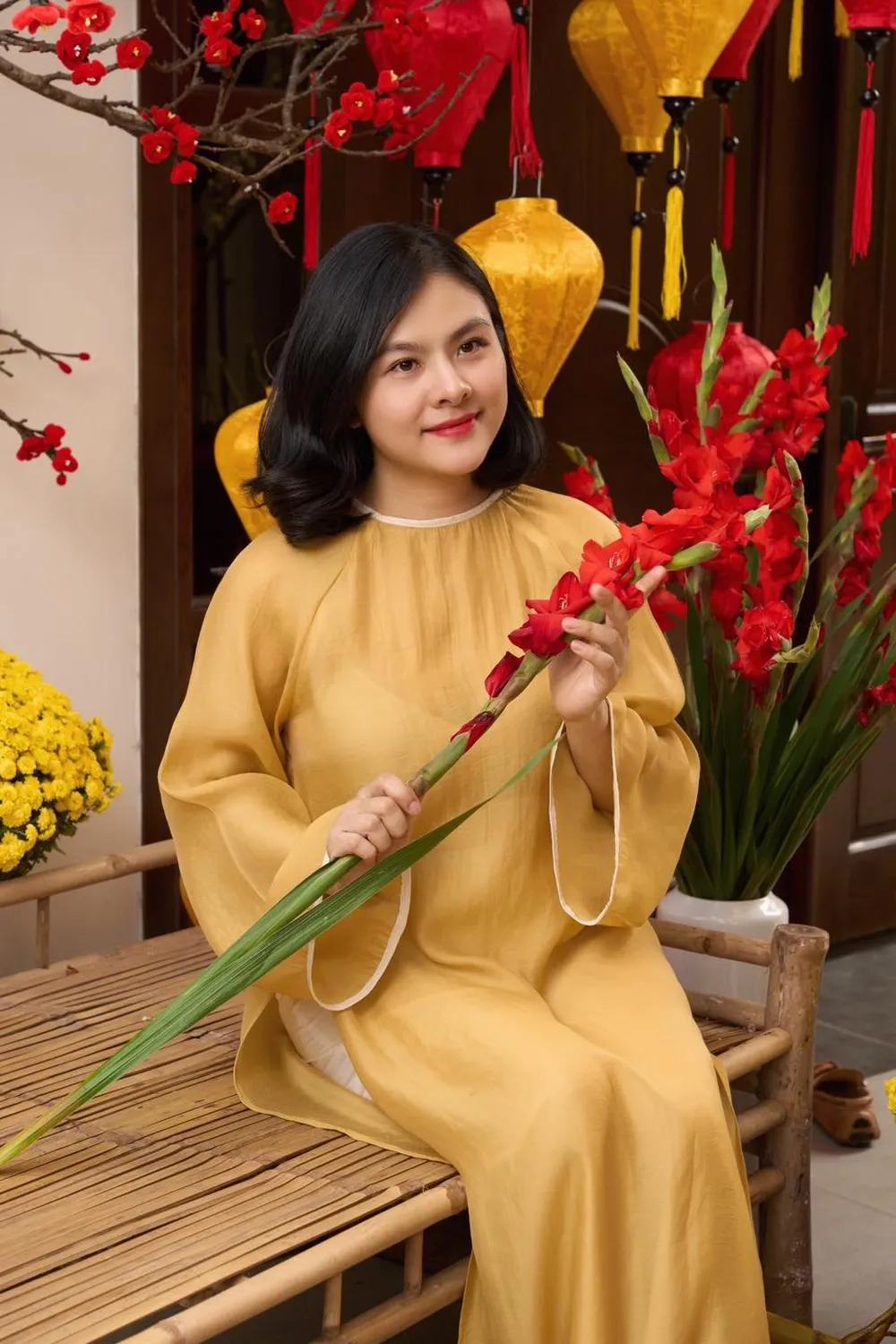 Toàn bộ tiểu sử cập nhật trên Vân Trang wiki