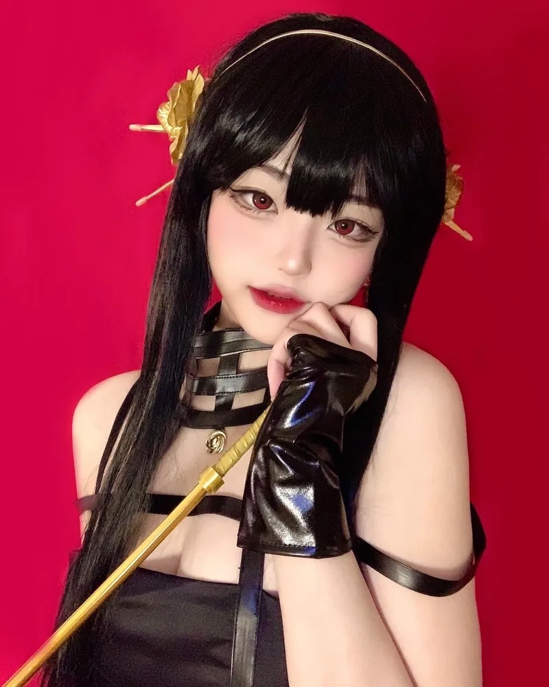 Cosplay Yor Spy Family phong cách chuẩn nhất