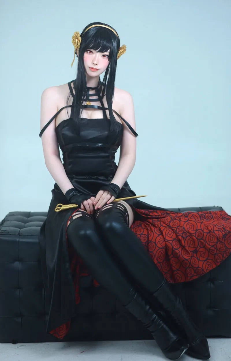 Cosplay Yor Spy x Family biến bạn thành nàng Yor