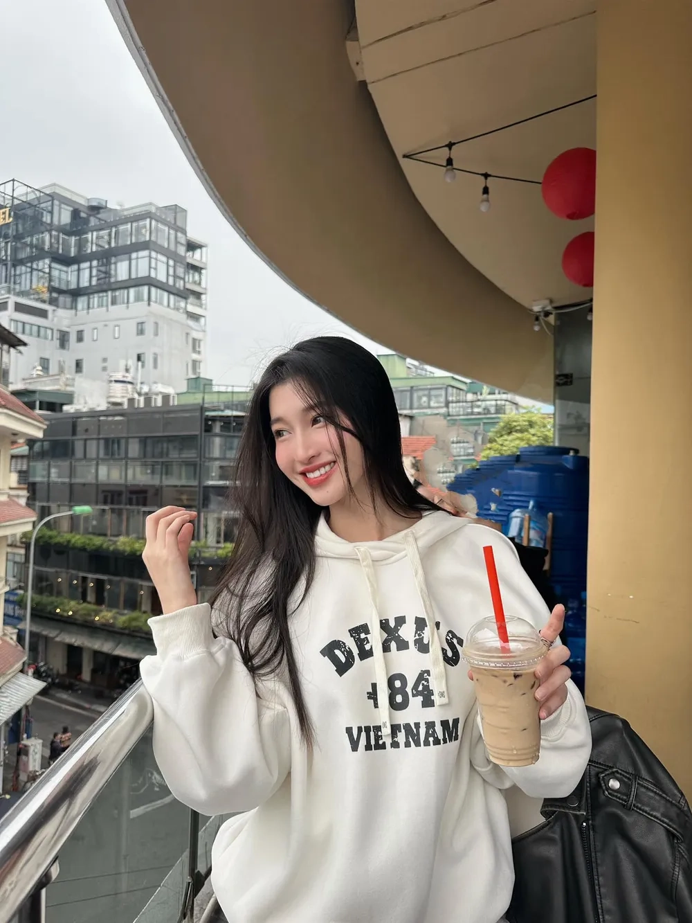 Cô nàng Á hậu Phương Nhi cao mét bao nhiêu