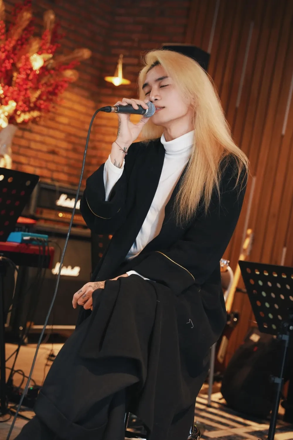 Màn hát live ấn tượng của BB Trần hát