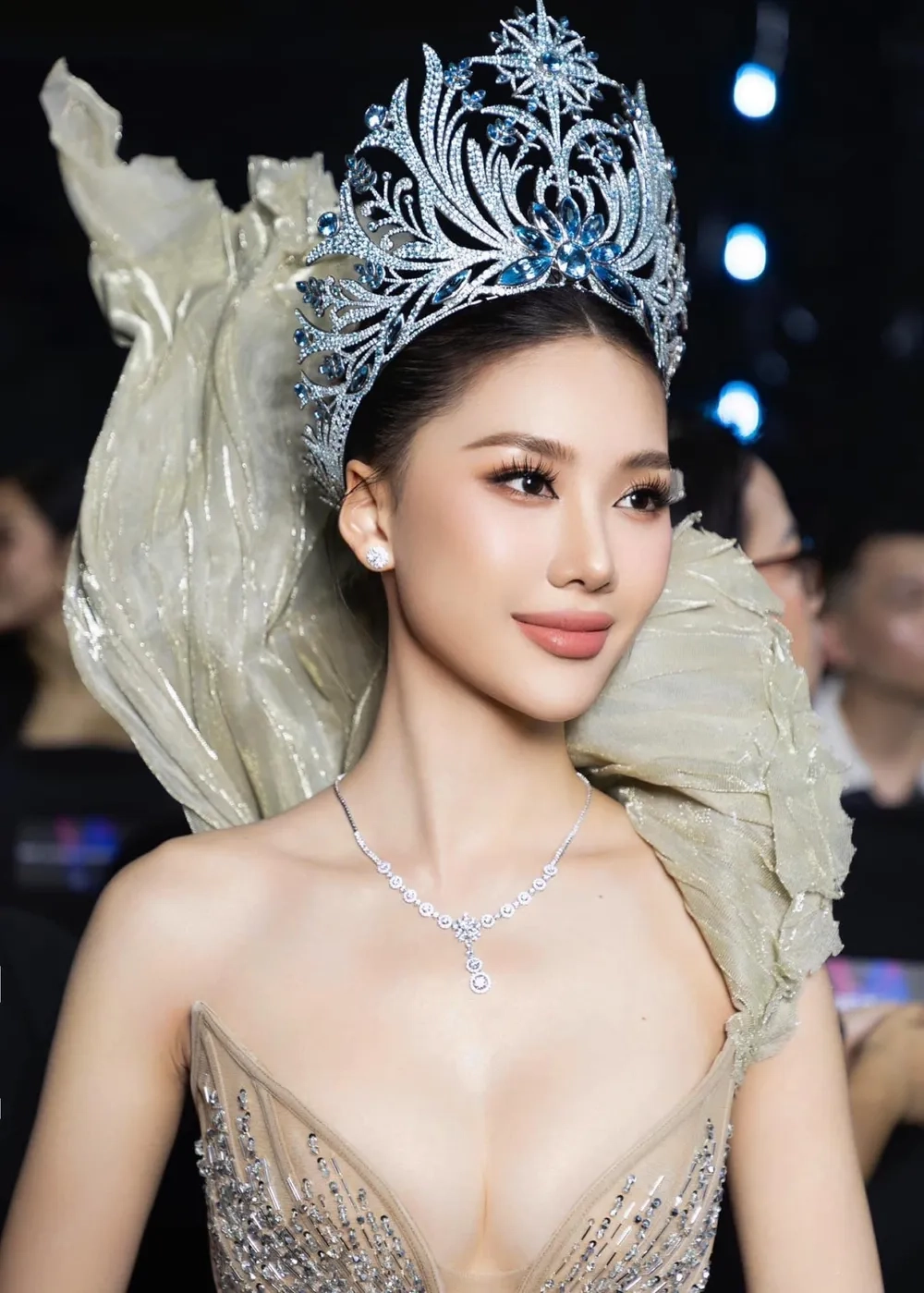 Gương mặt ấn tượng của hoa hậu Bùi Quỳnh Hoa