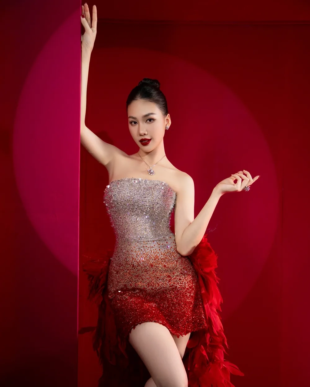 Tham gia cuộc thi Bùi Quỳnh Hoa Miss International Queen