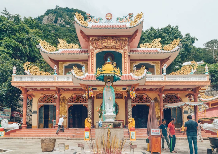 Từ Chùa Hang lên đỉnh Núi Bà Đen gian nan