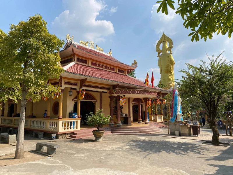 Chùa Bà Đen cầu gì, cầu bình an phúc lộc