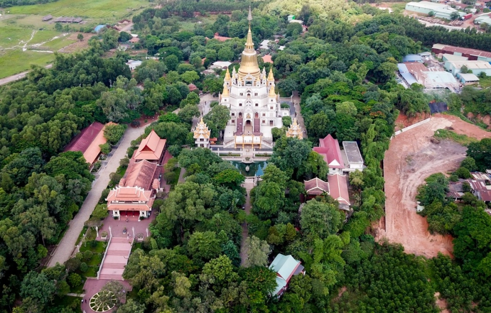 Trụ trì chùa Bửu Long, hiện là Thượng tọa Thích Viên Minh