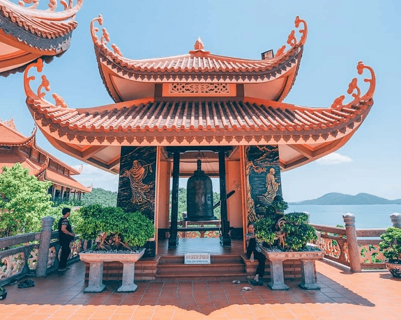 Chùa Cái Bầu Quảng Ninh, nơi cảnh sắc nên thơ hữu tình