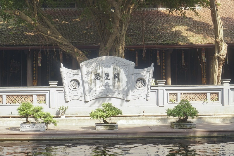 Văn khấn chùa Hà, thường đọc bài cầu duyên, bình an, và may mắn