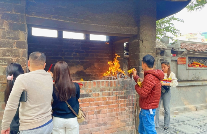 Kinh nghiệm đi chùa Hà, nên ăn mặc kín đáo, thành tâm và đi vào sáng sớm