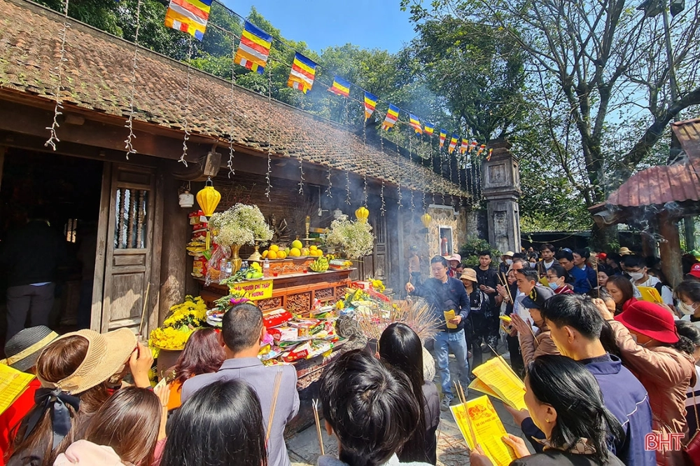 Chùa Hương Tích Hà Tĩnh thờ ai, thờ Phật Bà Quan Âm