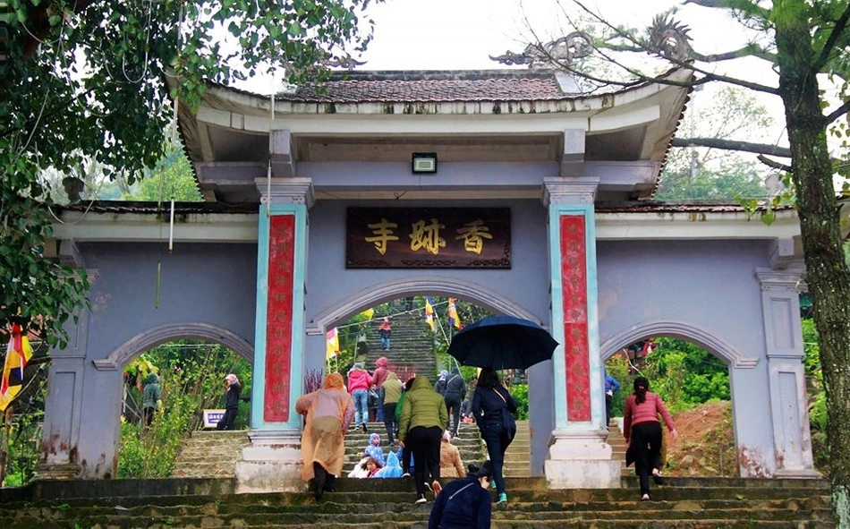 Chùa Hương Tích bao nhiêu bậc, có hơn hai nghìn bậc đá