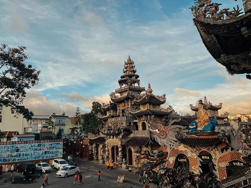 Giới thiệu Chùa Linh Phước, điểm đến nổi bật