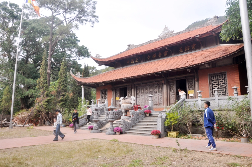 Chùa Lôi Âm cầu gì, nơi người dân cầu sức khỏe, bình an và tài lộc