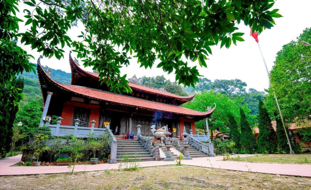 Chùa Lôi Âm thờ ai, thờ Phật, tượng trưng cho sự bình an và thịnh vượng