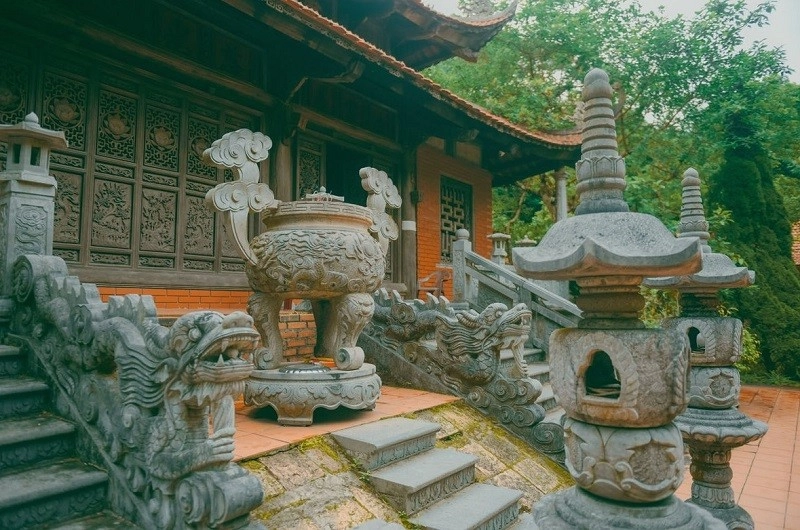 Hình ảnh của Chùa Lôi Âm, toát lên vẻ thanh bình giữa núi rừng hoang sơ
