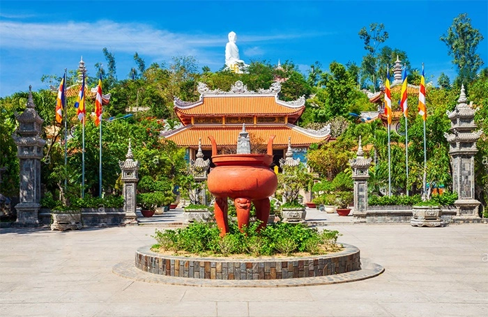 Chùa Long Sơn có bao nhiêu bậc thang, tổng cộng khoảng 193 bậc