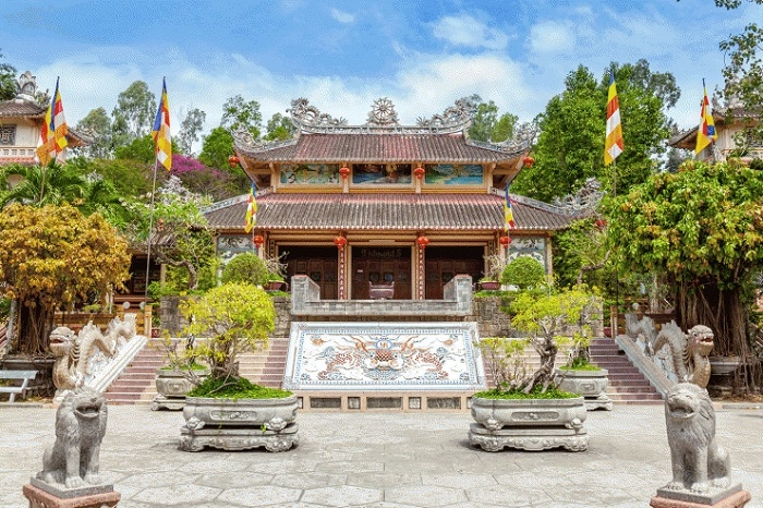 Chùa Long Sơn, thu hút hàng ngàn lượt khách mỗi năm