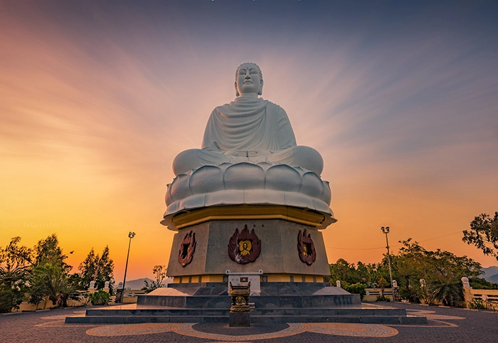 Hình ảnh của chùa Long Sơn, ấn tượng với tượng Phật lớn