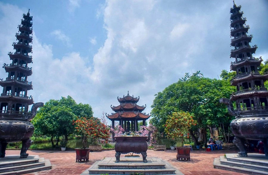 Cổng chùa Nôm, biểu tượng của một ngôi chùa cổ kính và trang nghiêm
