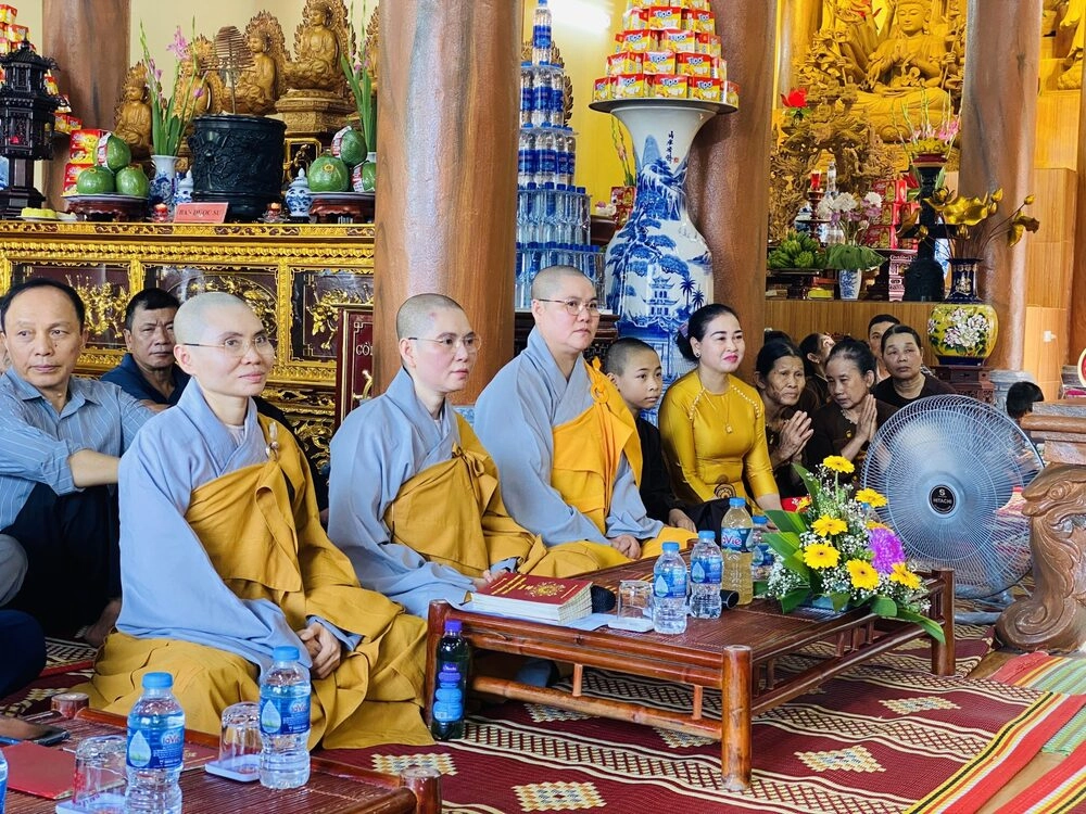 Chùa Phúc Khánh thờ ai, thờ Phật A Di Đà từ bi