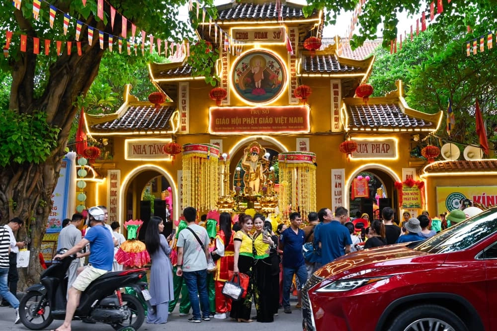 Kinh nghiệm đi Chùa Quán Sứ cầu an đầu năm