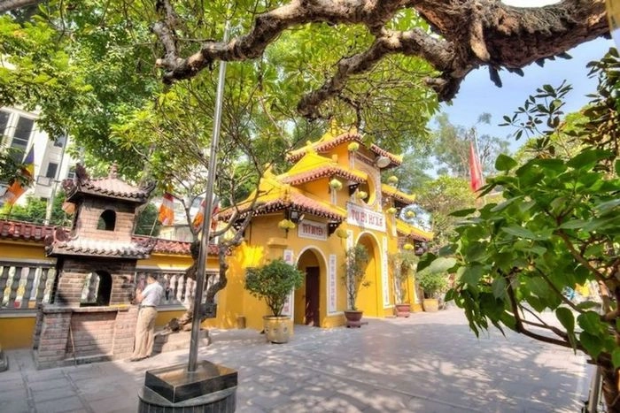 Chùa Quán Sứ giờ mở cửa 7 giờ sáng