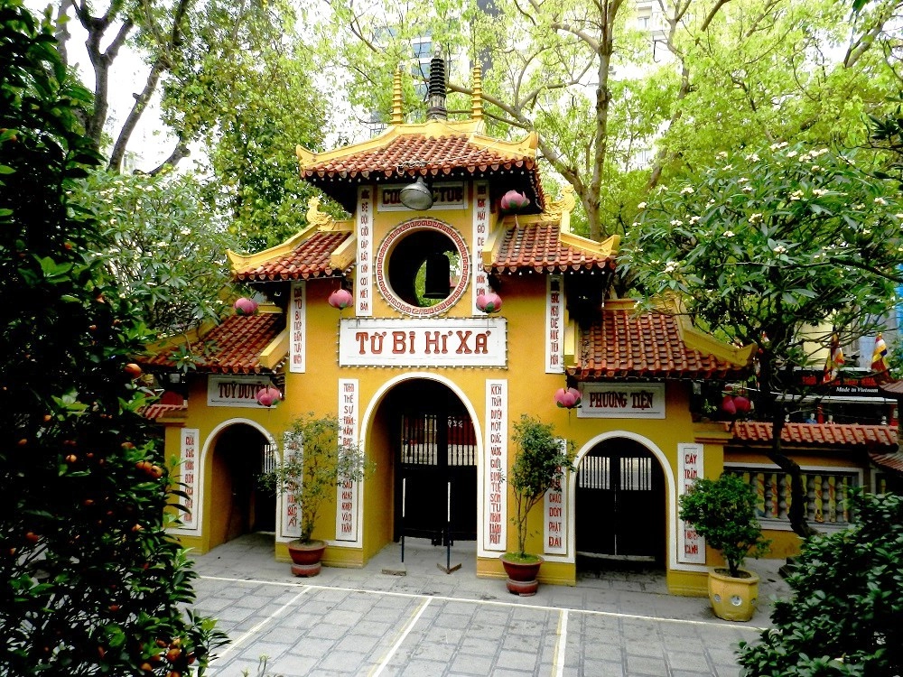 Đi Lễ Chùa Quán Sứ cầu tài lộc bình an