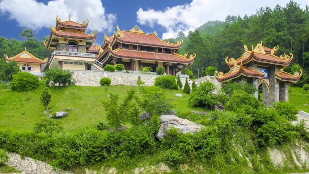 Du lịch chùa Tây Thiên, hòa mình vào không khí thanh tịnh