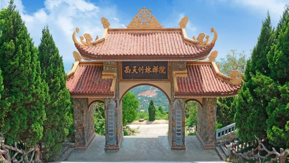 Cổng chùa Tây Thiên, kiến trúc bề thế đậm chất Phật giáo