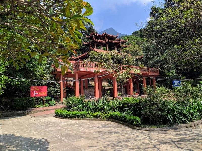 Toàn cảnh chùa Tây Thiên, hòa giữa núi non rừng thông bát ngát