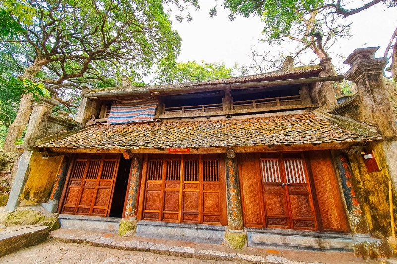 Chùa Thầy có gì, là nơi thu hút du khách bởi không gian thanh tịnh và lịch sử phong phú