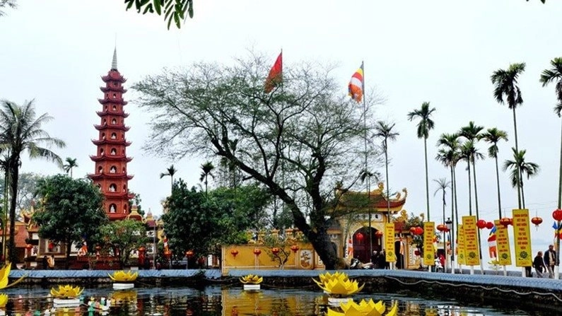 Chùa Trấn Quốc ở Hà Nội nơi an yên thanh tịnh
