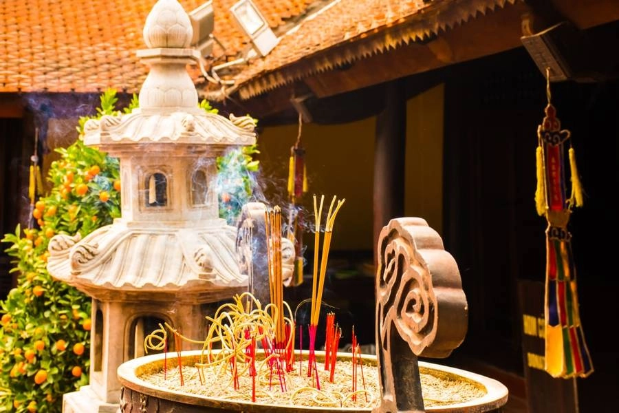 Lễ chùa Trấn Quốc cầu an đầu năm mới