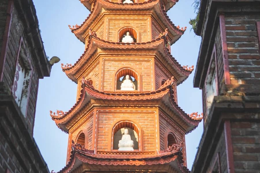 Tháp chùa Trấn Quốc biểu tượng tâm linh