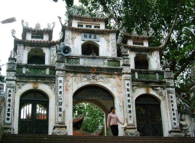 Tượng Bà Chúa Kho được thờ phụng trang nghiêm