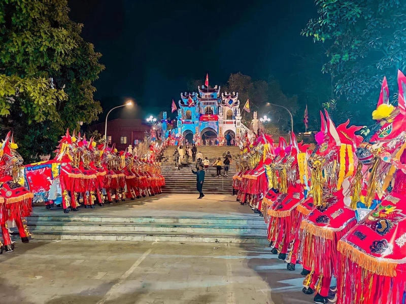 Hình ảnh đền Bà Chúa Kho lung linh đêm lễ