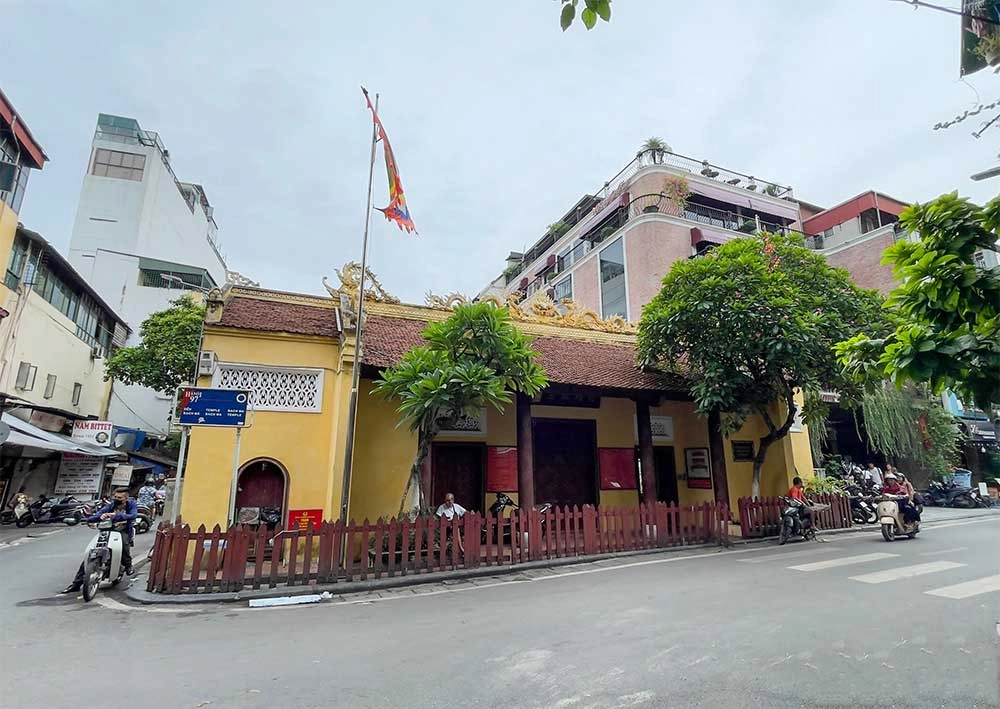 Đền Bạch Mã Hà Nội nằm giữa lòng phố cổ