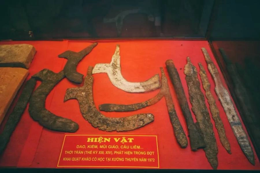Hình ảnh đền Kiếp Bạc, đền nổi bật với không gian yên tĩnh, linh thiêng