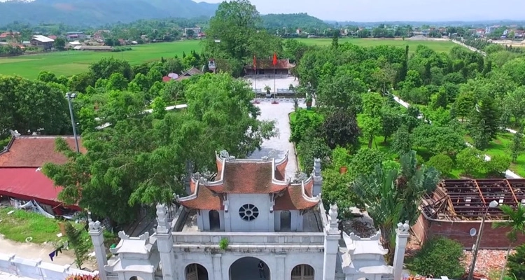 Hình ảnh Đền Mẫu Âu Cơ, không gian thanh tịnh, tràn ngập linh khí