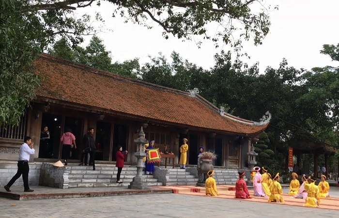Sắm lễ Đền Mẫu Âu Cơ, chuẩn bị tâm hồn và lễ vật cho chuyến hành hương