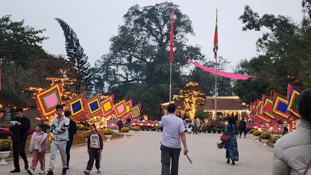 Đền Mẫu Âu Cơ thờ ai, thờ Mẫu Âu Cơ, mẹ của dân tộc Việt Nam