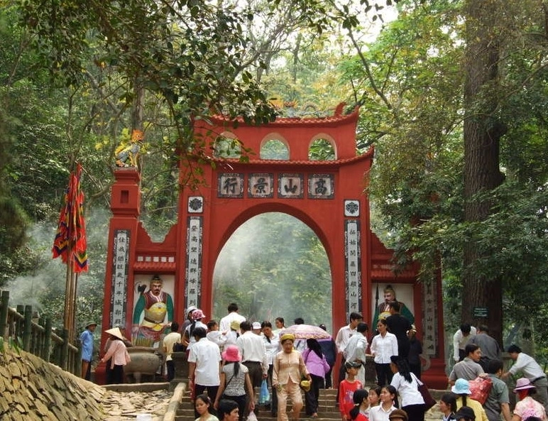 Đền Mẫu Âu Cơ Phú Thọ, địa điểm linh thiêng thu hút du khách thập phương