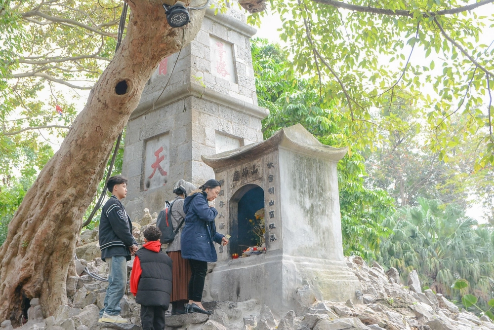 Di tích đền Ngọc Sơn mang giá trị văn hóa