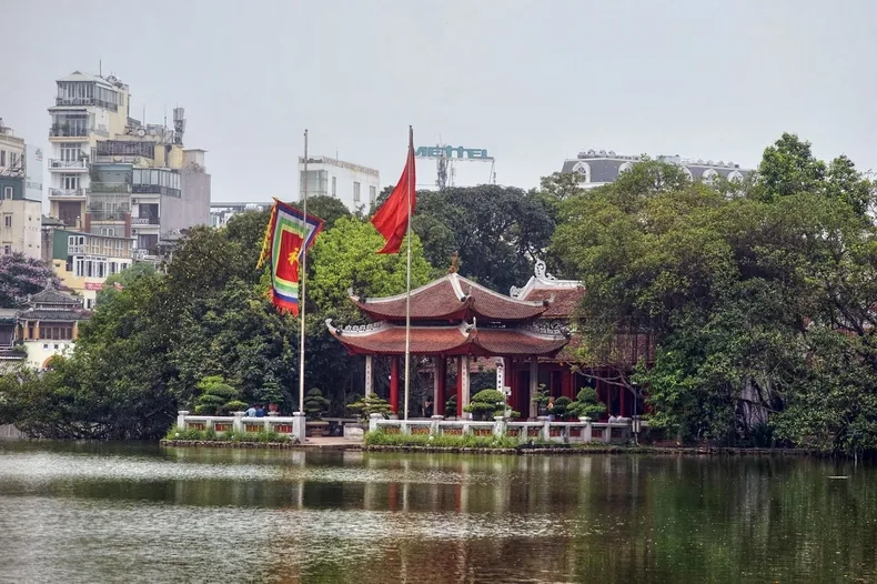 Đền Ngọc Sơn ở đâu giữa phố cổ đông đúc