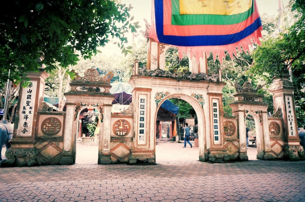 Bài khấn đền Ông Hoàng Mười, văn khấn cầu xin may mắn, sức khỏe và tài lộc